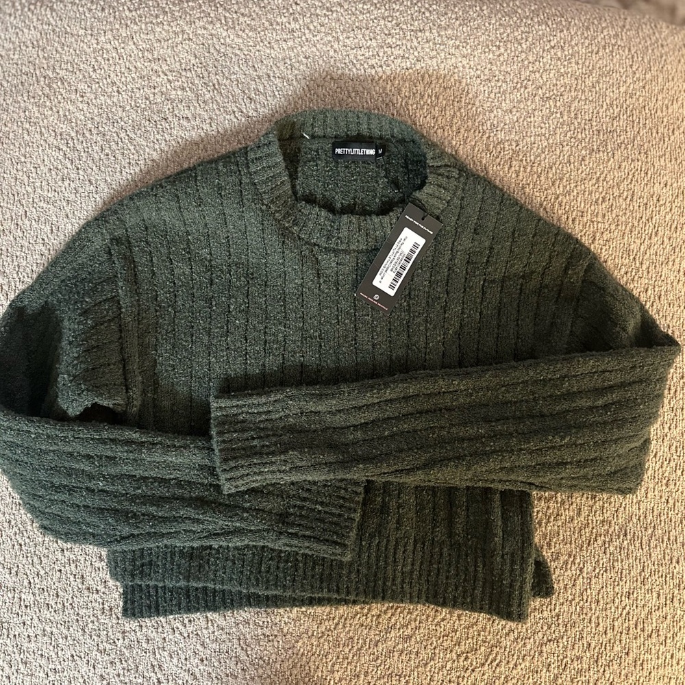 NWT Pretty Little Thing Green Boucle Cropped Sweater
